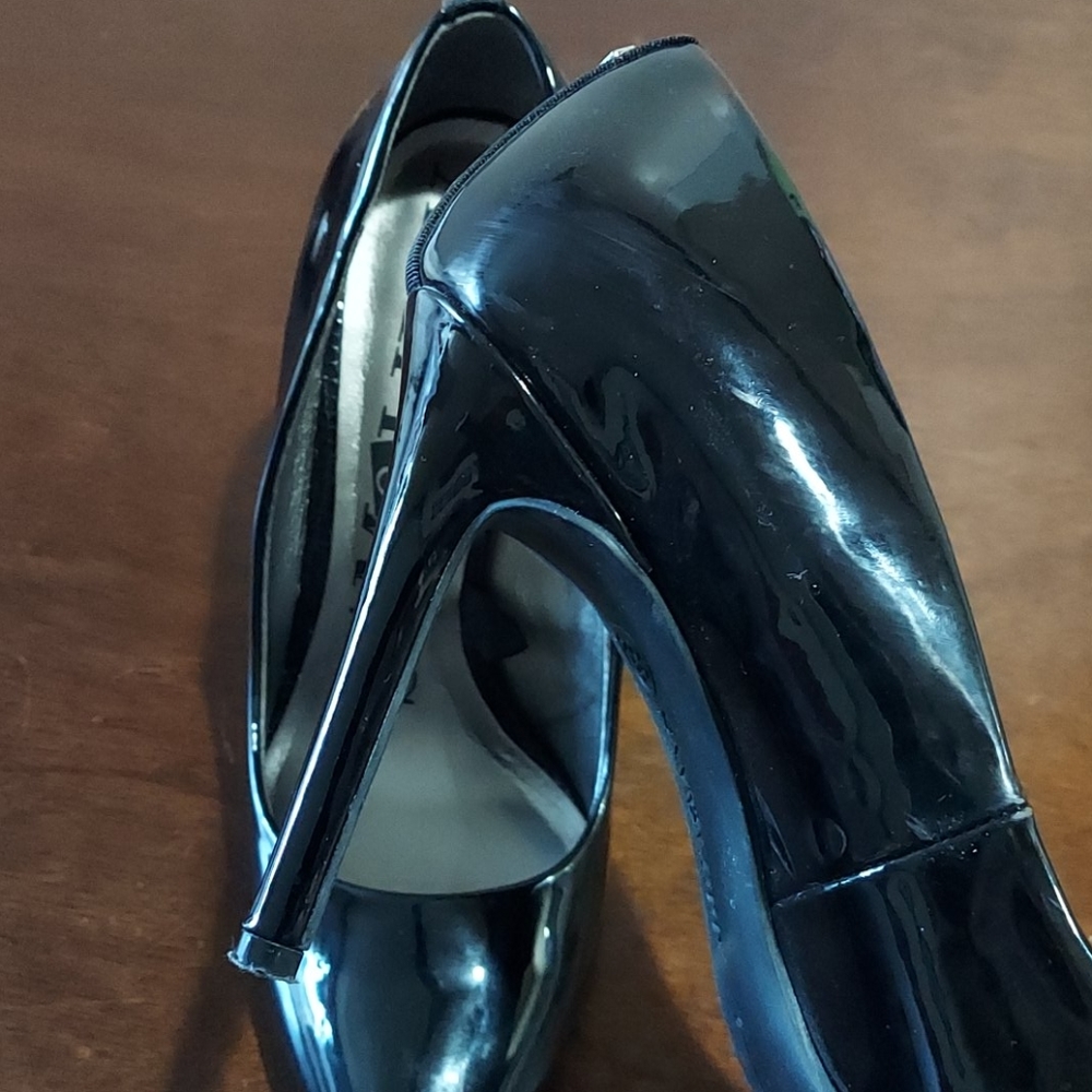 Shoes - Picture 3 of 6